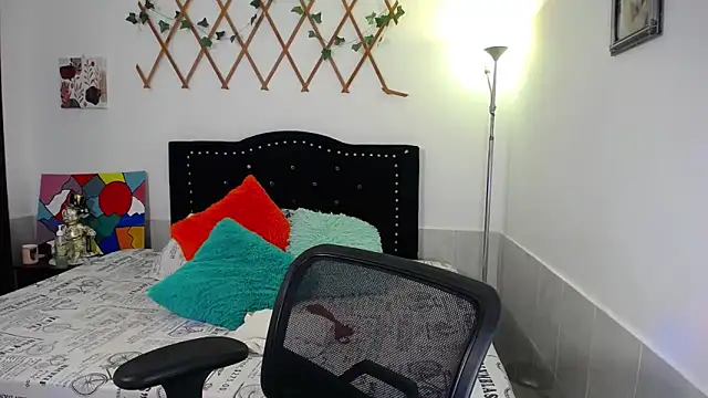 Snapshot of naughty_girl_4u chatting on April 4, 2026, 9:21 pm naughty girl 4u online show from April 4, 2026, 9:21 pm