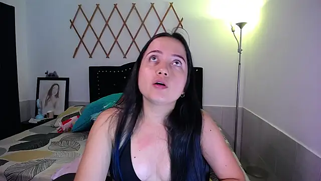 naughty girl 4u online show from September 18, 2025, 8:23 pm