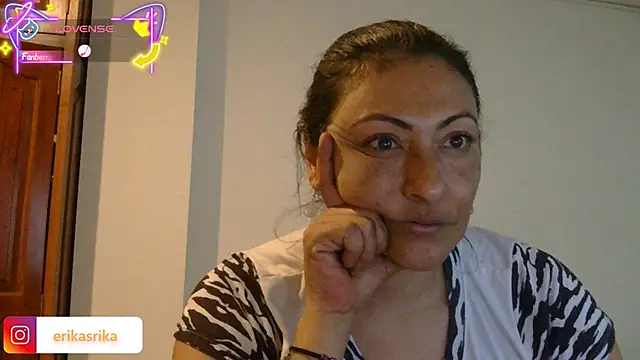 Snapshot of ErikaRika chatting on October 5, 2025, 12:45 am ErikaRika online show from October 5, 2025, 12:45 am