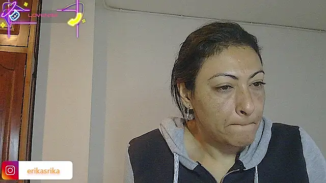 Snapshot of ErikaRika chatting on October 2, 2025, 12:19 pm ErikaRika online show from October 2, 2025, 12:19 pm