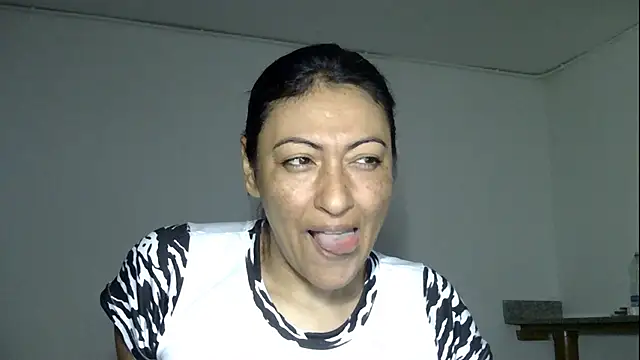 Snapshot of ErikaRika chatting on December 23, 2024, 7:28 am ErikaRika online show from December 23, 2024, 7:28 am