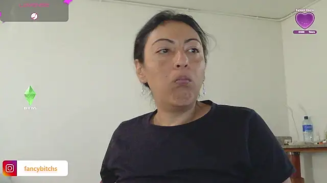 Snapshot of ErikaRika chatting on December 10, 2024, 8:27 pm ErikaRika online show from December 10, 2024, 8:27 pm