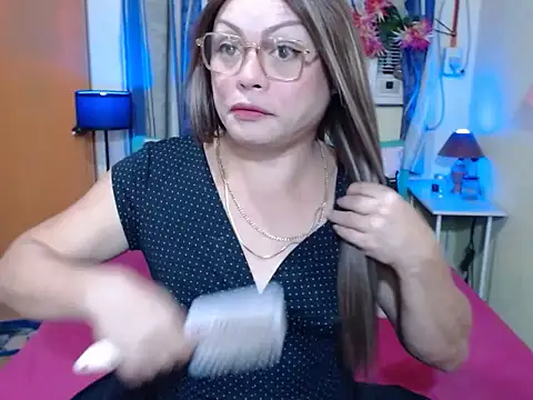 UrAsianPrincessDanie online show from November 20, 2025, 12:11 am