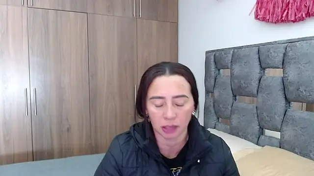 sara hott 1 online show from March 10, 2025, 12:28 pm