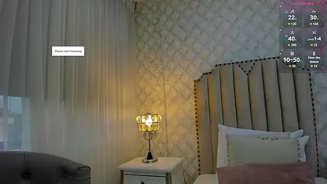 Pia Johnson  online show from November 4, 2025, 11:36 am