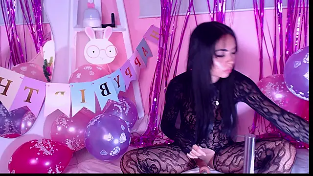 Sweet Susie  online show from November 18, 2025, 8:56 pm