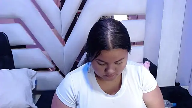 ValenTitis online show from October 7, 2025, 8:32 pm