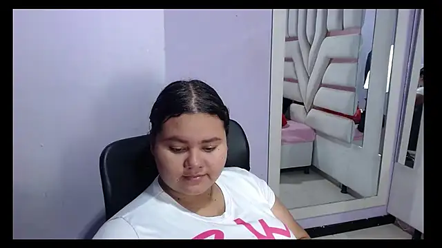 ValenTitis online show from November 13, 2025, 8:24 pm