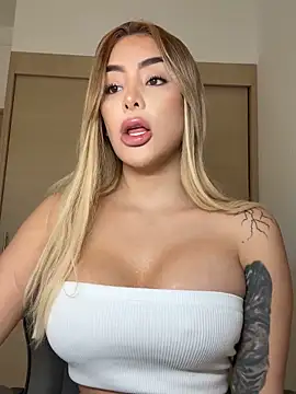 Snapshot of mi_suk11 chatting on October 24, 2025, 5:23 pm mi suk11 online show from October 24, 2025, 5:23 pm