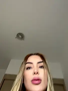 Snapshot of mi_suk11 chatting on October 19, 2025, 7:05 pm mi suk11 online show from October 19, 2025, 7:05 pm