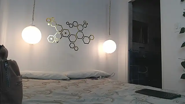 adriscute online show from March 18, 2025, 4:29 am