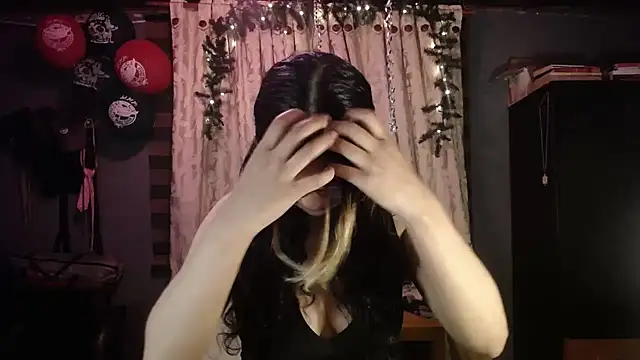 Hathorlove online show from December 23, 2025, 3:28 am