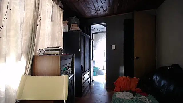 Hathorlove online show from October 26, 2025, 11:32 am