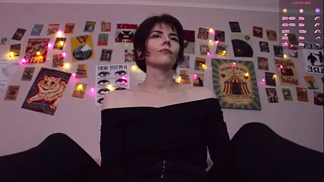 Snapshot of Luna_Blake chatting on June 21, 2026, 5:52 pm Luna Blake online show from June 21, 2026, 5:52 pm