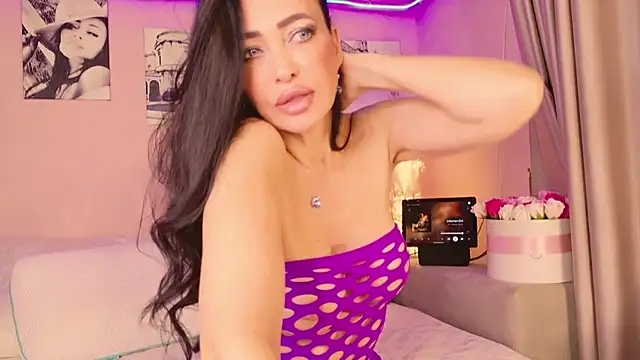 Snapshot of NaomiBlack35 chatting on November 19, 2025, 7:03 pm NaomiBlack35 online show from November 19, 2025, 7:03 pm