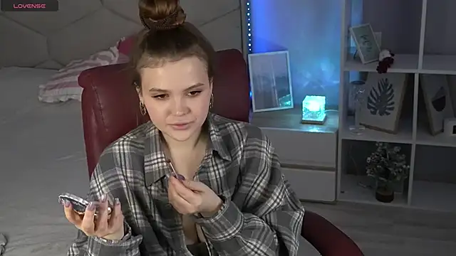 AfinaAmmor online show from March 11, 2026, 2:44 pm