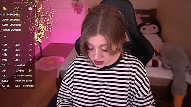 PenellopaRaw online show from April 1, 2026, 4:04 pm