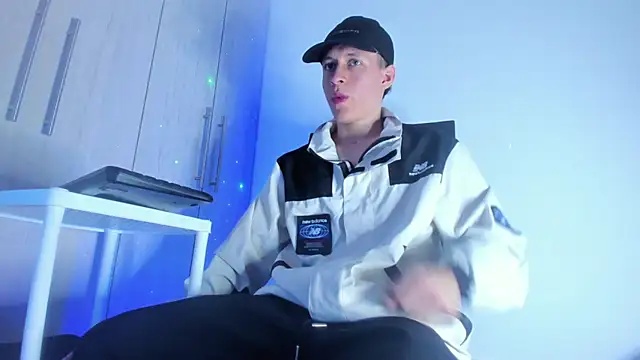 Snapshot of enzo_bvlgari chatting on March 3, 2025, 10:52 pm enzo bvlgari online show from March 3, 2025, 10:52 pm