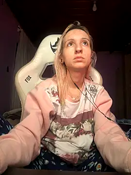 bunnydark00 online show from October 19, 2025, 1:30 am