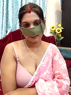 Queen Dolly online show from February 3, 2025, 6:07 pm