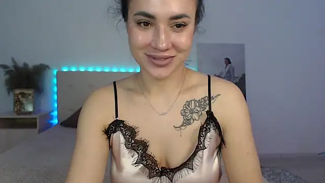 RoxannePure online show from November 17, 2025, 3:43 am