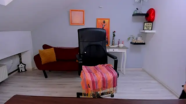 LollaGirl online show from March 5, 2026, 4:20 am