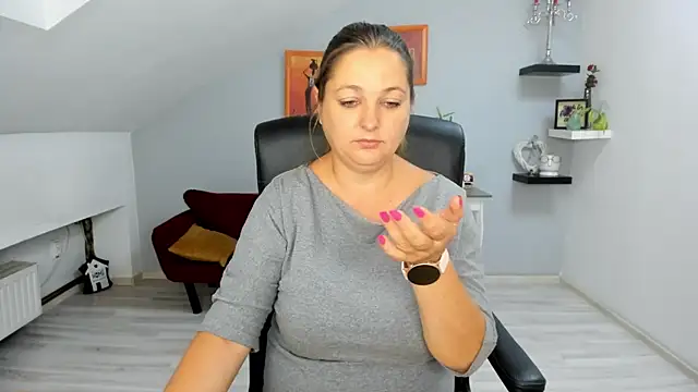 LollaGirl online show from September 9, 2025, 3:38 am