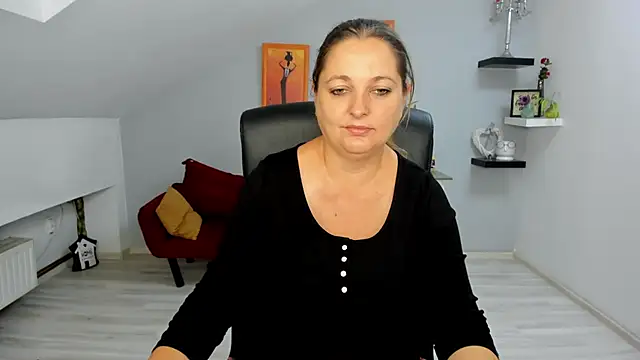 LollaGirl online show from September 23, 2025, 3:24 am