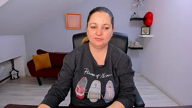 LollaGirl online show from March 3, 2026, 4:19 am