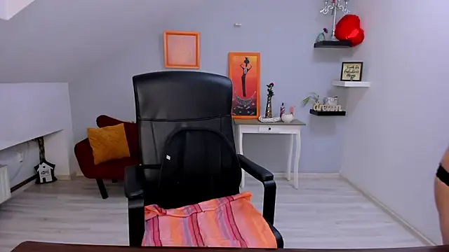 LollaGirl online show from March 2, 2026, 4:24 am