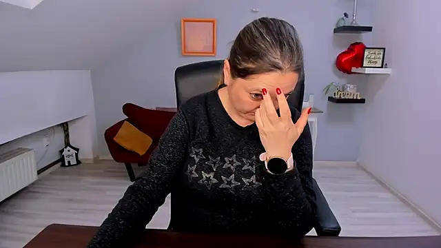 LollaGirl online show from March 30, 2026, 3:19 am