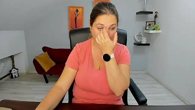 LollaGirl online show from October 6, 2025, 3:19 am