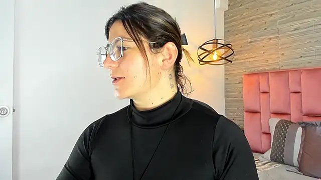 Snapshot of SarahDeyvis chatting on October 7, 2025, 7:37 pm SarahDeyvis online show from October 7, 2025, 7:37 pm