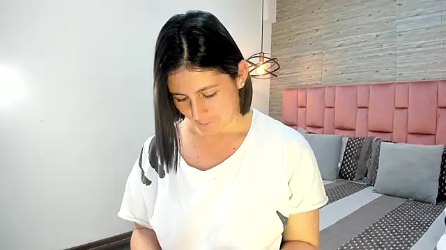 Snapshot of SarahDeyvis chatting on February 21, 2025, 7:32 pm SarahDeyvis online show from February 21, 2025, 7:32 pm