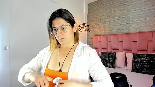 Snapshot of SarahDeyvis chatting on September 24, 2025, 1:39 pm SarahDeyvis online show from September 24, 2025, 1:39 pm