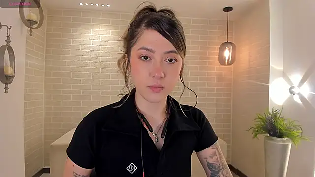 EveBensonX online show from June 7, 2026, 11:32 pm