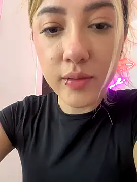 EveBensonX online show from November 26, 2025, 7:14 pm