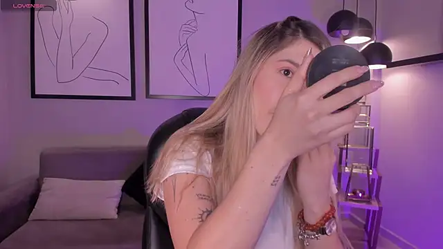 EveBensonX online show from January 13, 2026, 12:20 pm