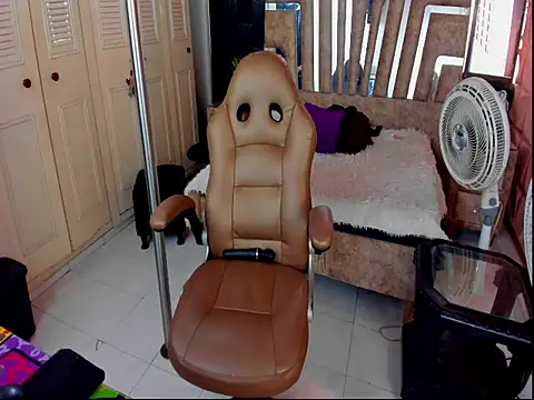 cute sassy online show from September 9, 2025, 4:49 pm