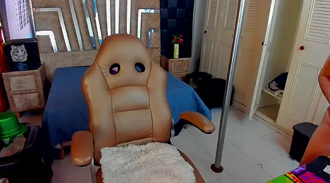 cute sassy online show from March 21, 2025, 9:12 pm