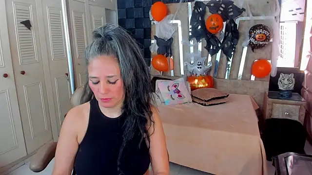 cute sassy online show from October 29, 2025, 3:33 pm