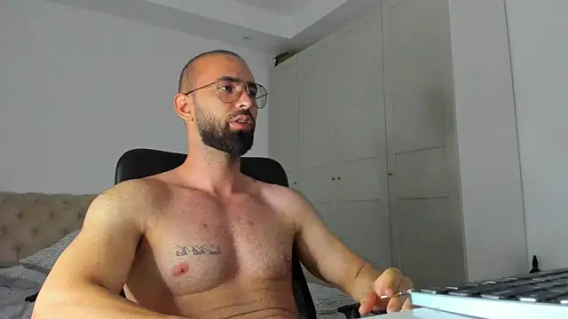 MichaelMasterss online show from June 18, 2026, 9:20 pm