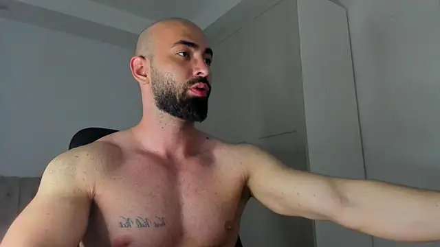 MichaelMasterss online show from April 27, 2026, 9:02 pm