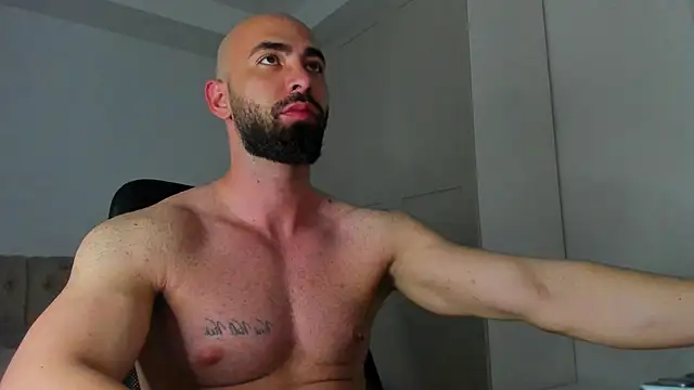 MichaelMasterss online show from April 28, 2026, 8:35 pm