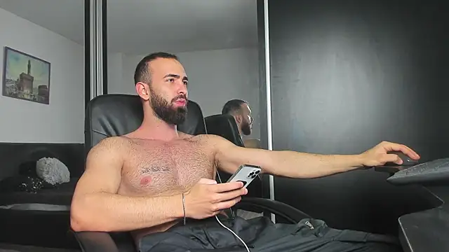 MichaelMasterss online show from February 11, 2025, 2:02 pm