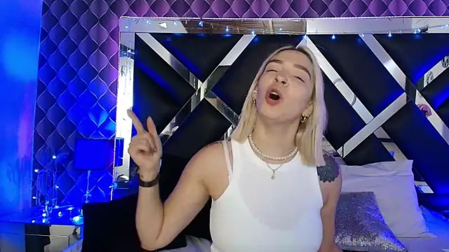 victoriaa lee  online show from March 13, 2026, 7:41 pm