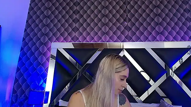 victoriaa lee  online show from November 20, 2025, 7:03 pm