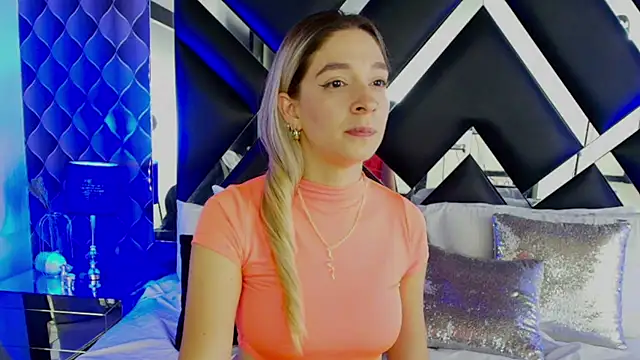 victoriaa lee  online show from March 19, 2025, 7:49 pm