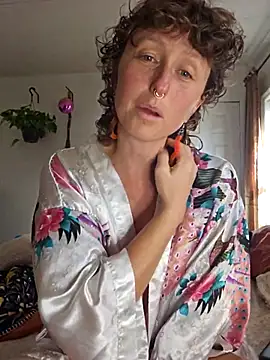 mossy kiss online show from November 1, 2025, 8:25 pm