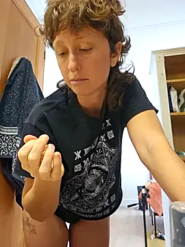 mossy kiss online show from January 13, 2025, 3:36 pm